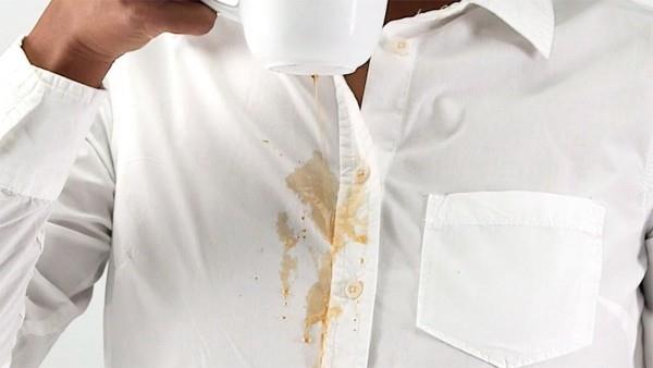חולצה נקייה הסר כתם קפה