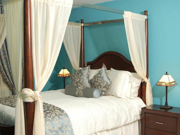 מיטת אפיריון לחדר וילון לחדר קירות כחול מלכותי