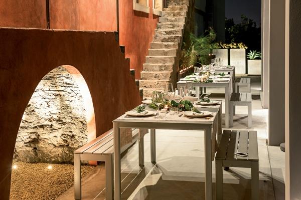 ארכיטקטורה היסטורית עיצוב מודרני מלון סיציליה פינת אוכל עובדתית