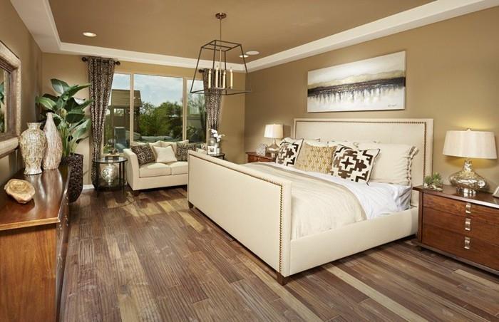 מיטה מסוגננת בצבע קיר ניטראלי עם רצפת עץ