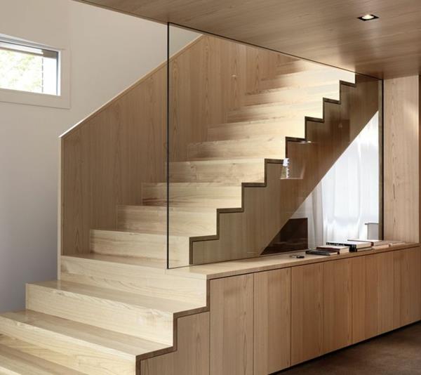 עיצוב מדרגות עץ מובנה בארון