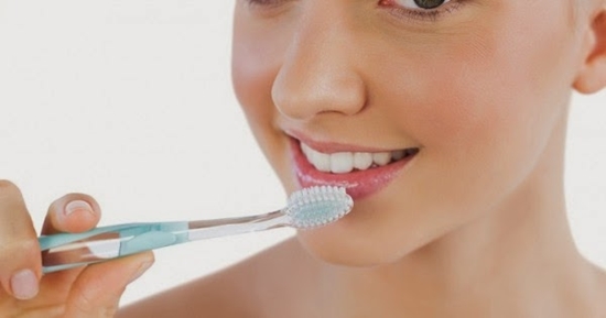 Esfoliare le labbra con lo spazzolino da denti