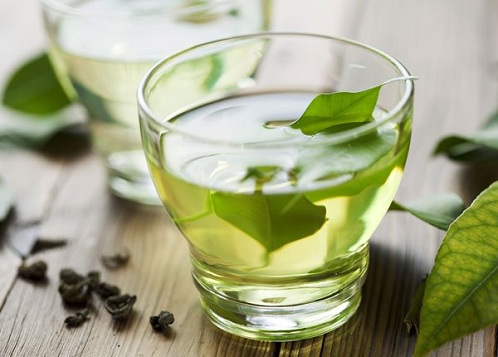 Trattamento con estratto di tè verde