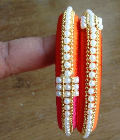 Cómo hacer brazaletes de hilo de seda con cadenas de oro y perlas