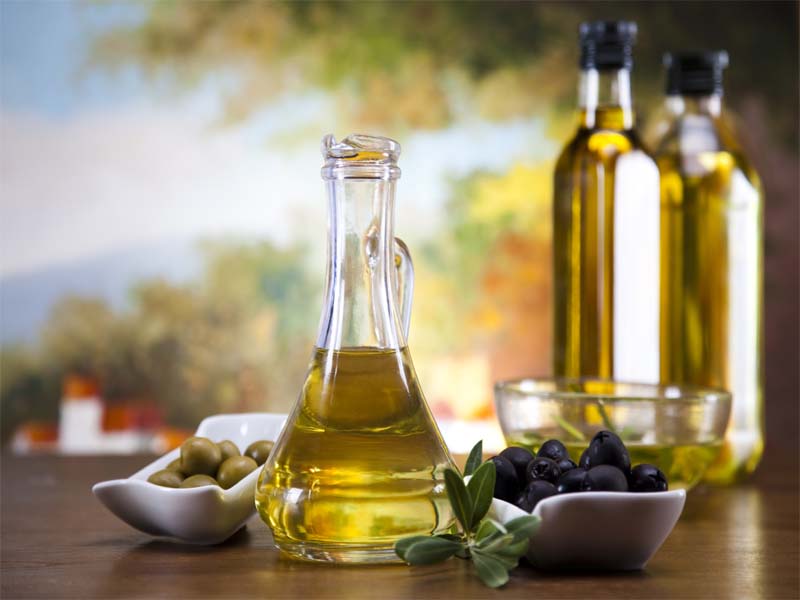 Cómo usar aceite de oliva para espinillas y marcas