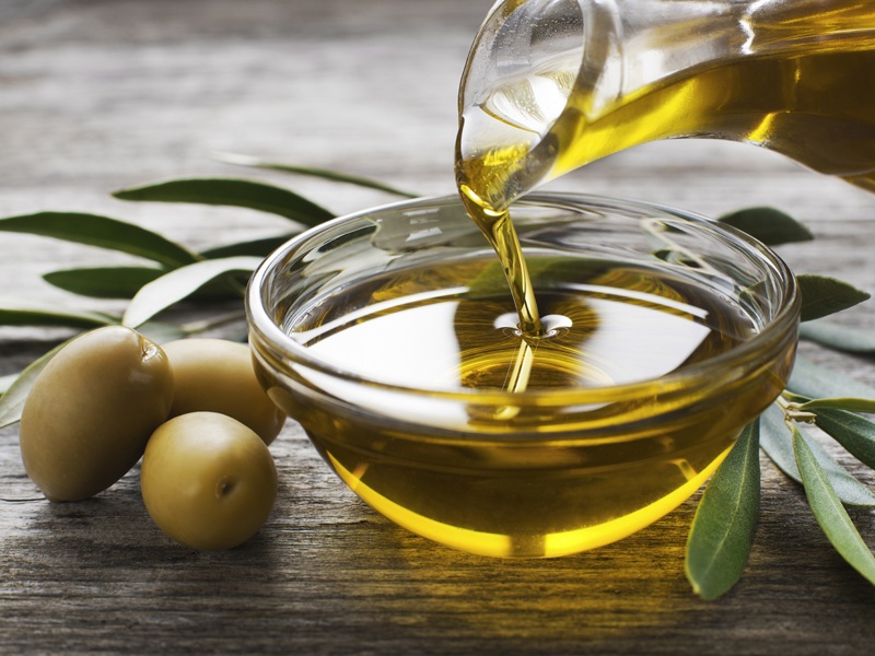Come usare l'olio d'oliva per le smagliature