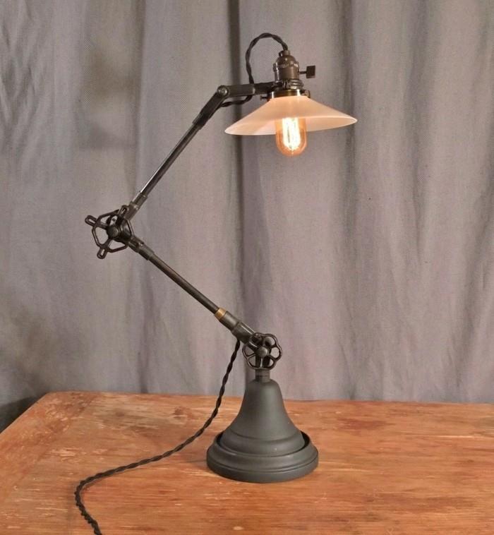 מנורה תעשייתית מנורת שולחן יוצאת דופן
