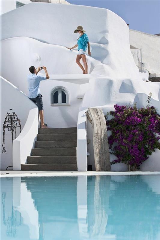בריכת אינסוף בסנטוריני יוון ובתי המלון המפוארים שלה