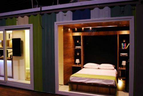 בתי מכולה מעוררי השראה חדרי שינה בחזית חלונות מדפים מובנים