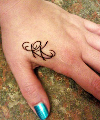 K lettera combinazione tatuaggio