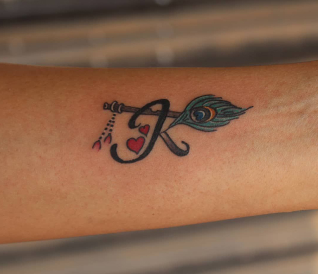 Tatuaggio tradizionale con alfabeto K