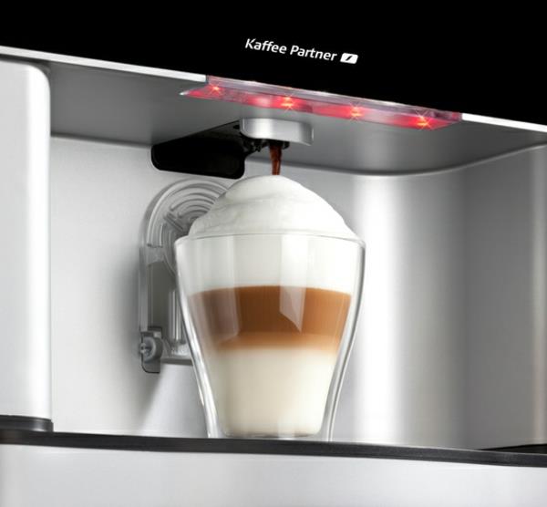 התמחות אוטומטית של שותף קפה במכונת קפה אוטומטית
