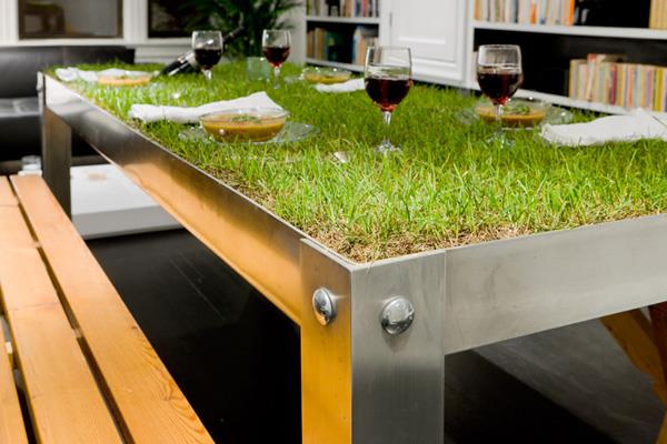 מרפסת קטנה עיצוב צמחים שולחן דשא רעיון טבע