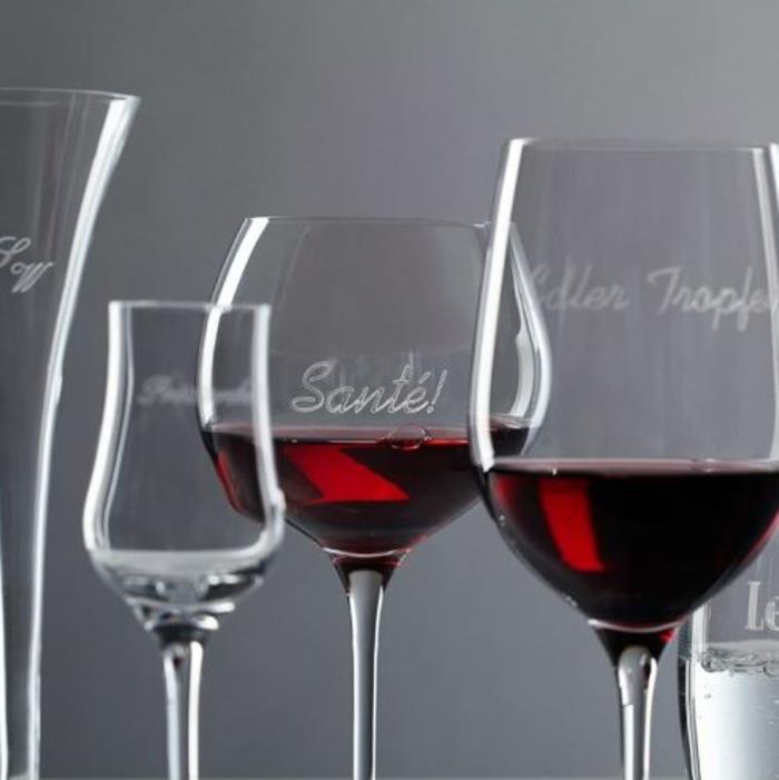 לאונרדו כוסות יין ארכיטקטורה של כוס היין צבעון יין אדום