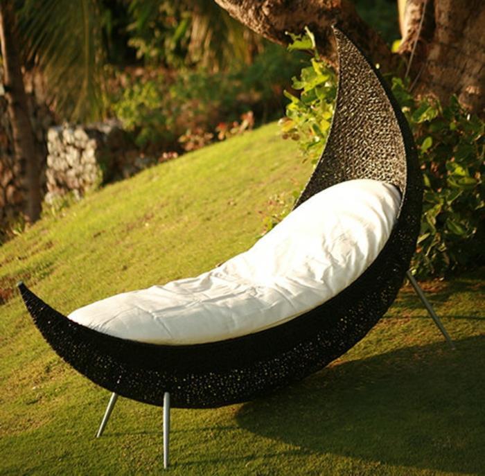 כורסא חיצונית ראטאן בצורת ירח