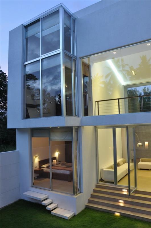 אדריכלות מודרנית עם חזית זכוכית