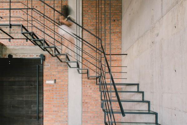 גרם מדרגות מתכת אדריכלות מודרנית