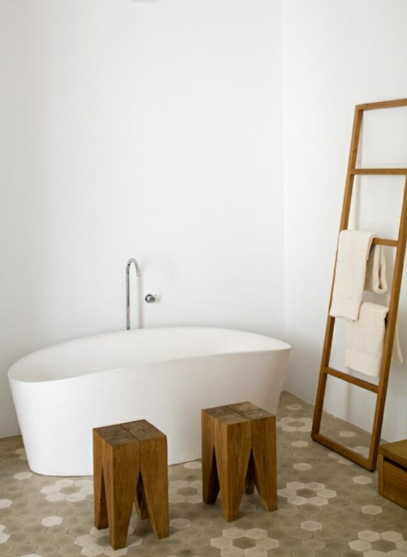 חדר אמבטיה מודרני אמבט עצמאי סולם מגבות לריהוט עץ