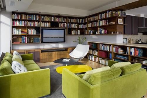 הספרייה הביתית המודרנית מעצבת מדפי קיר ספה מרופדים ירוקים