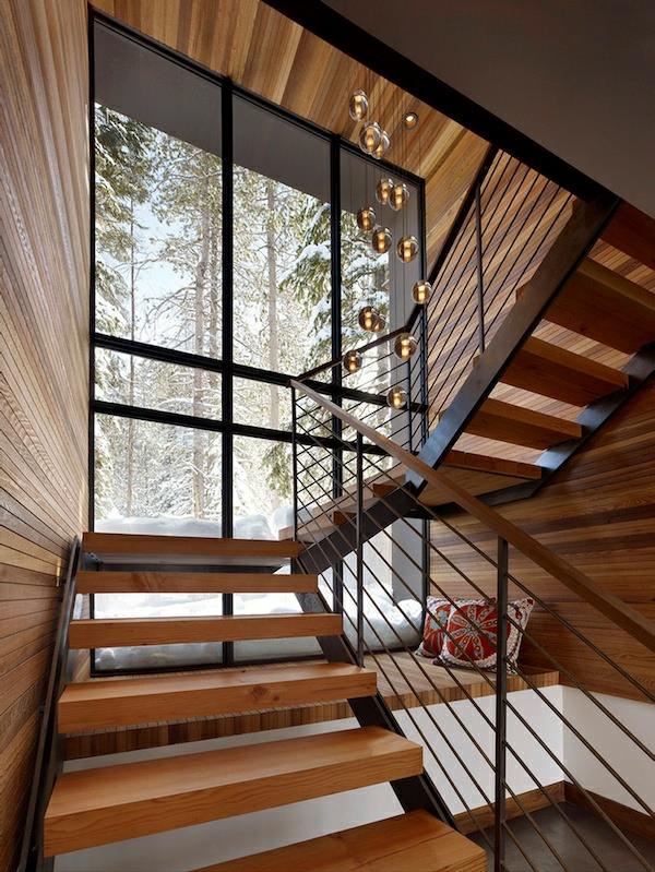 מדרגות לולייניות מודרניות ברזל עץ רעיונות בית לזרוק כריות