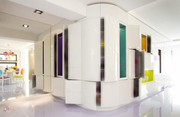דירה מודרנית עם פלטת צבעים תוססת עיצוב קירות ניקולה קטריב