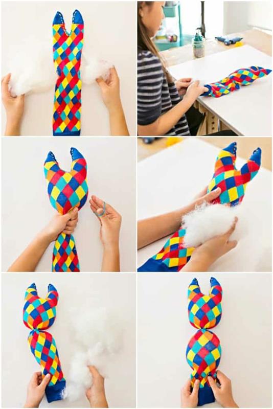 ארנב פסחא עשוי גרביים צבעוניים מאוד