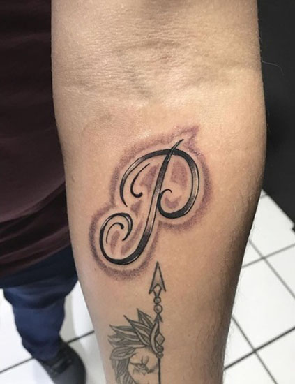 Tatuaggio alfabeto P mozzafiato a portata di mano