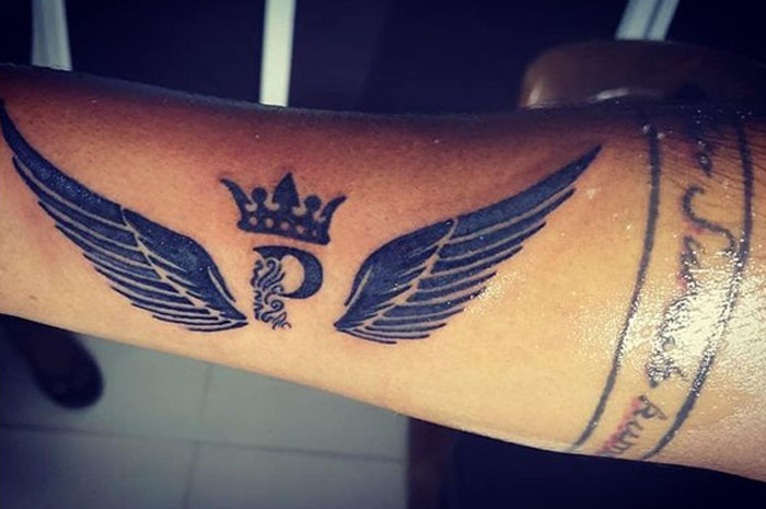 Disegno del tatuaggio Eternal P con le ali