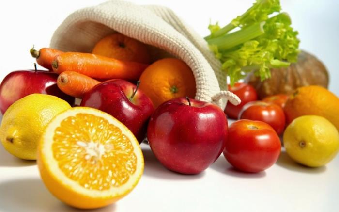טיפוח פירות תזונה בריאה לעור יבש
