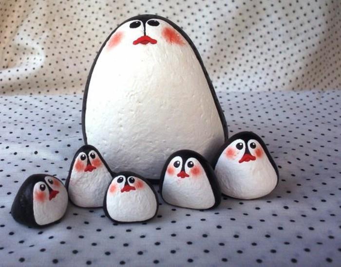 ציור משפחת פינגווינים על אבנים