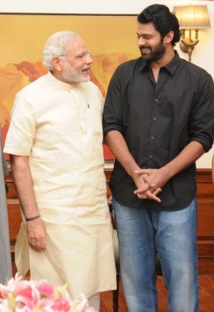 El actor Prabhas con Modi Ji