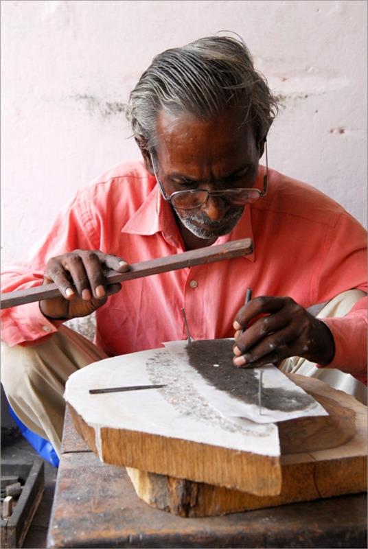 טיול להודו הודו מסעות תרבות הודית גילוף מלאכת יד