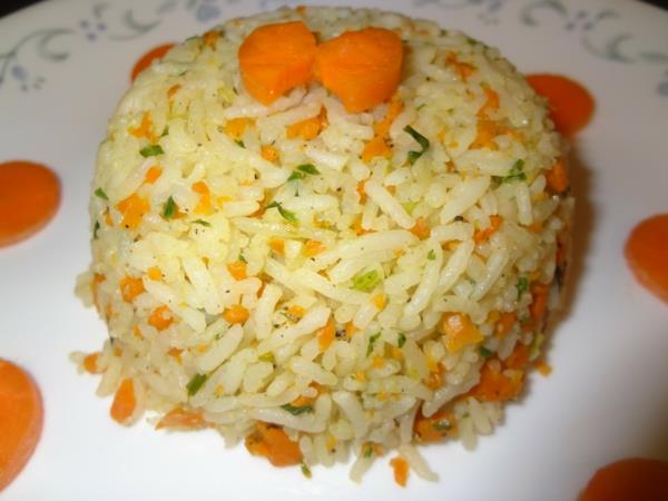 מנות אורז עם ירקות גזר פטרוזיליה