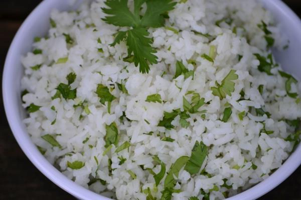 מנות אורז עם פטרוזיליה ירקות