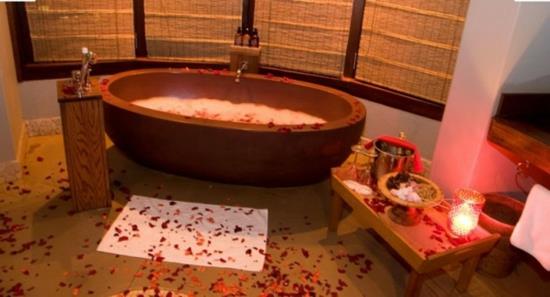 אמבטיה רומנטית אמבט סגלגל עצמאי