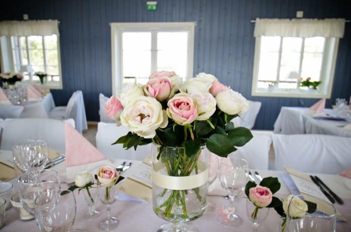 זר ורדים כקישוט שולחן חתונה סקנדינבית