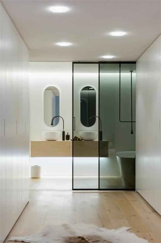 דלת הזזה אמבטיה זכוכית אמבטיה כיור מראה בחדר האמבטיה