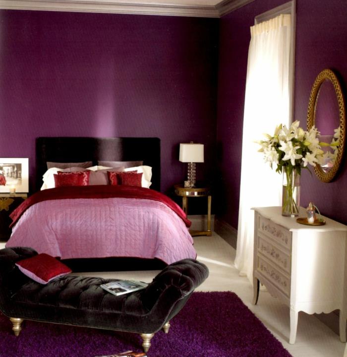 חדר שינה ריהוט שטיח סגול קירות סגולים חדר שינה ספסל קיר פרחים