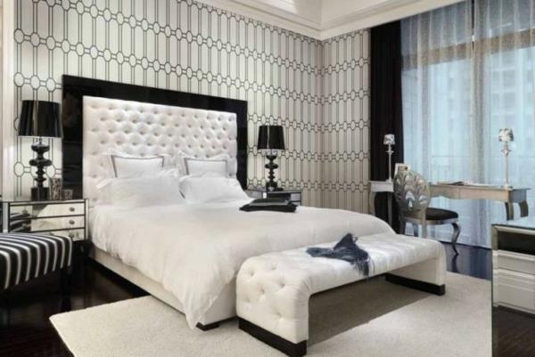 ריהוט חדר שינה עם טפטים בדוגמת מיטת מיטה מעור בצבע ניטרלי