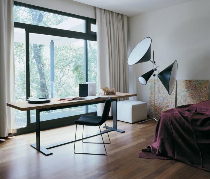עיצוב חדר שינה ליד שולחן העבודה תאורת מצעים סגולה