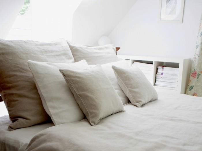 מצעים עם כרית מזרן בעיצוב חדר שינה