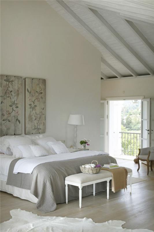 עיצוב חדר השינה בעליית הגג ספסל מיטת פרווה קישוט קיר עלוב