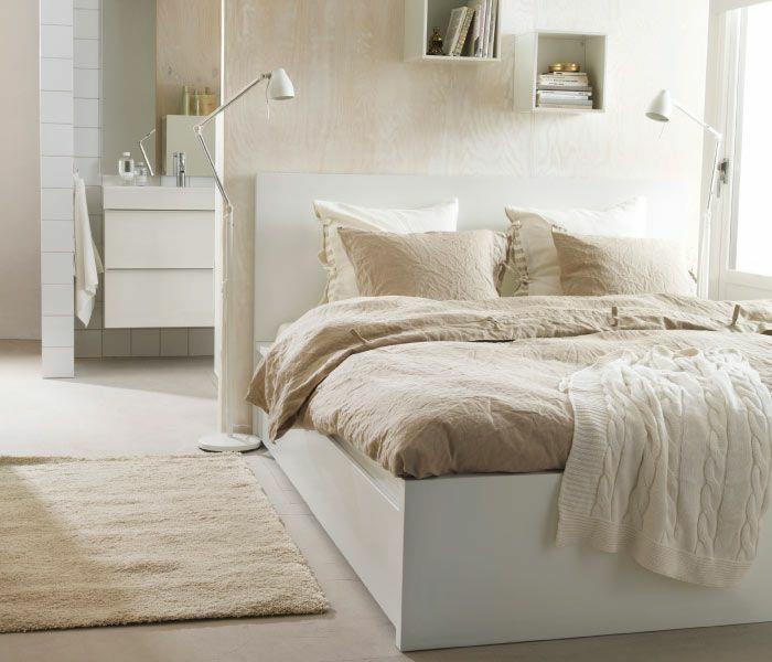 עיצוב חדר שינה עיצוב סקנדינבי טקסטיל לבן בז 'עץ בהיר