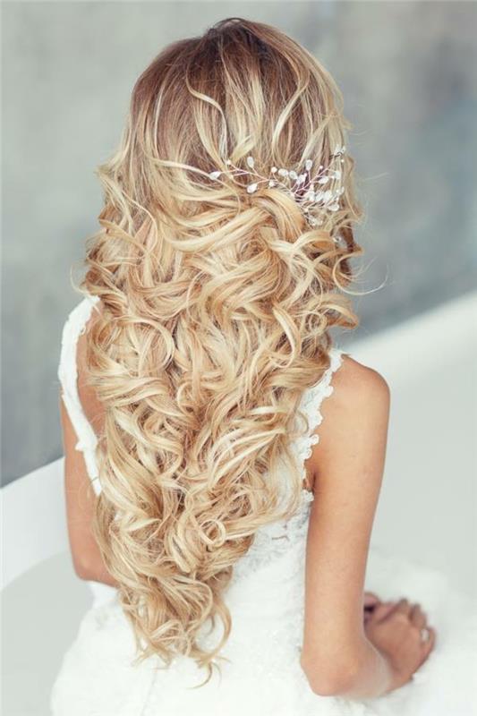 תסרוקות יפהפיות לחתונה לשיער ארוך תלתלים מקסימים ותכשיטים אלגנטיים