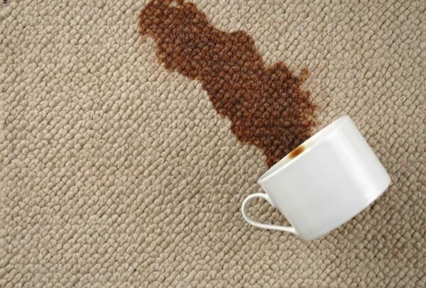 טיפים ביתיים מהירים מסירים כתמי קפה