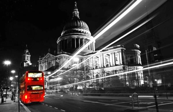 צילום שחור לבן לונדון אוטובוס סנט פאול