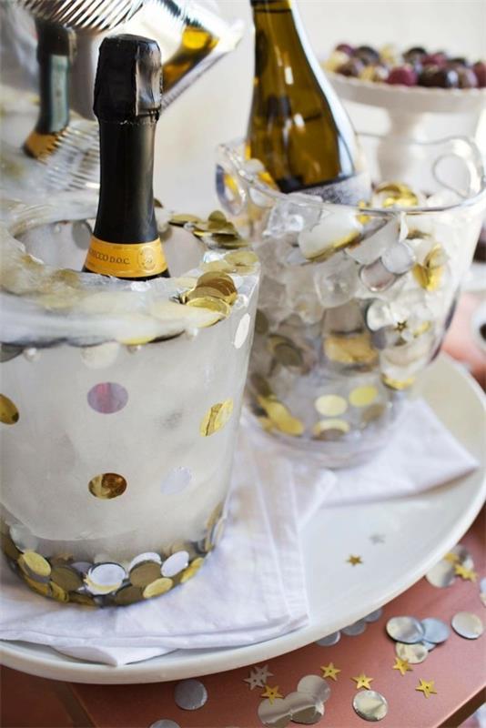 הפוך ציד שמפניה מקרח למסיבת ערב השנה החדשה בעצמך