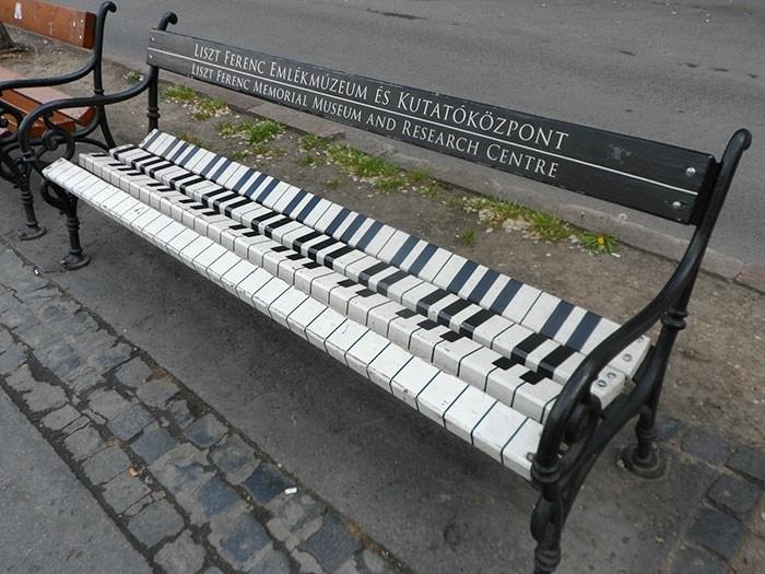 ספסל יפהפה ספסל העיר בודפשט andrassy ave פסנתר