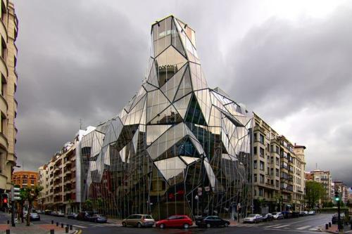 עיצובים בניינים מרהיבים מזכוכית אוריגמי אטרקטיבית