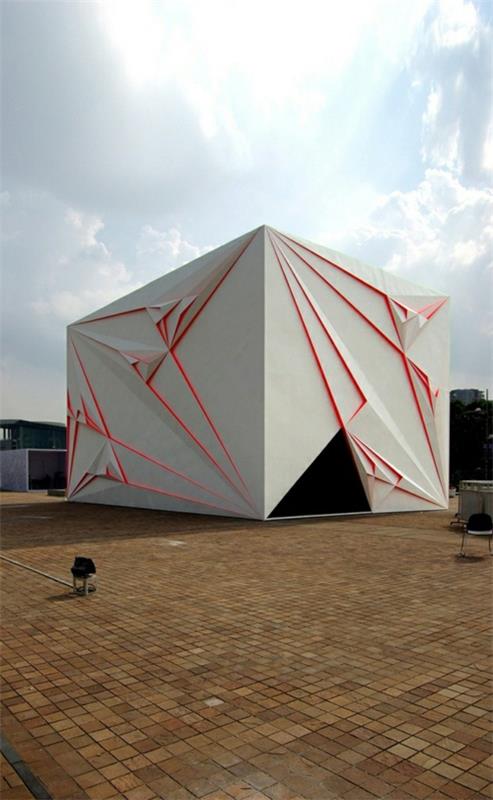 חזיתות מקוריות לבנות מרהיבות בעיצובי בניין אוריגמי